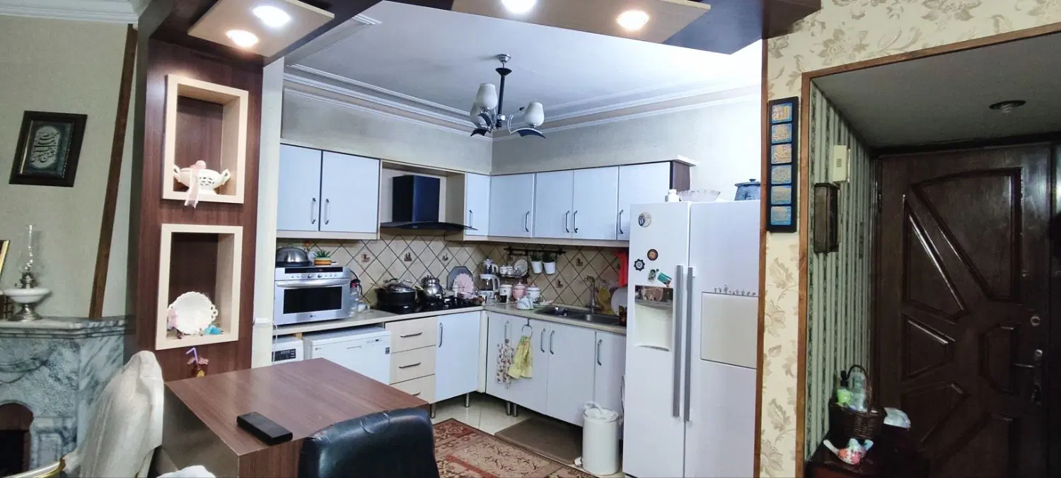 آپارتمان جنوبی غرق نور بهترین لوکیشن فرامرز عباسی