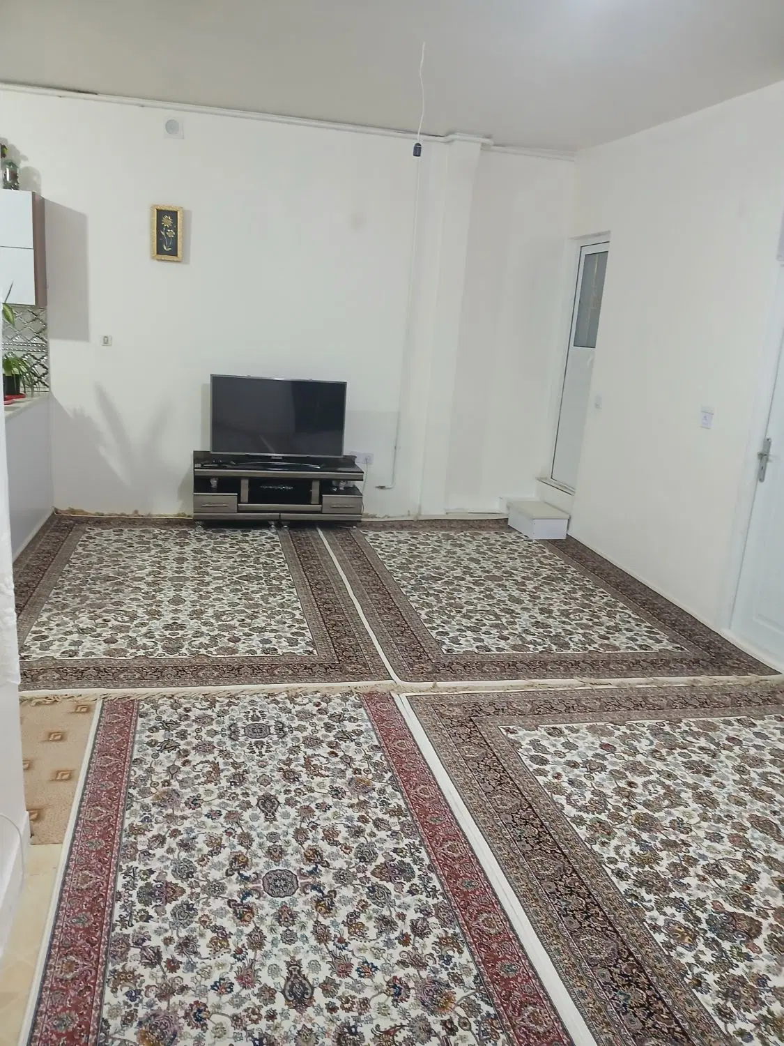 آپارتمان ۸۰ متری طبقه دوم رو همکف
