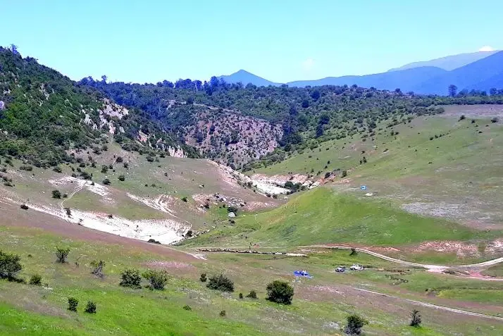 زمین کشاورزی جهان نما،کنار جاده