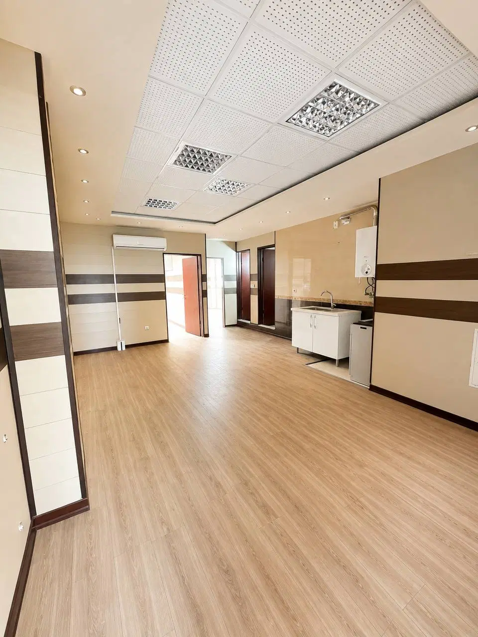 اجاره واحد اداری با پارکینگ اختصاصی ،موقعیت عالی