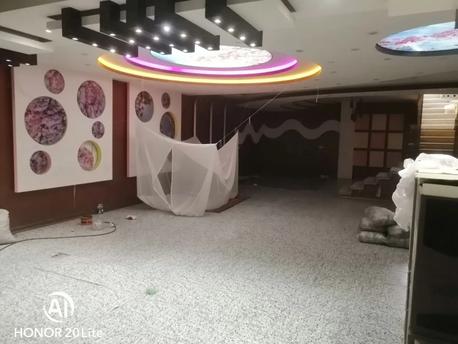 مغازه به متراژ ۴۰۰ متر خ شریعتی چهارراه الله اکبر