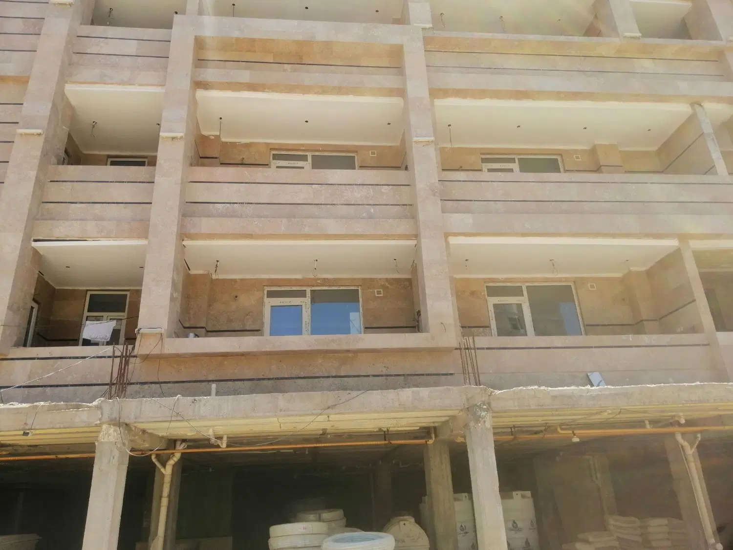 فروش مغازه نوساز تک برگ سند با سقف آزاد