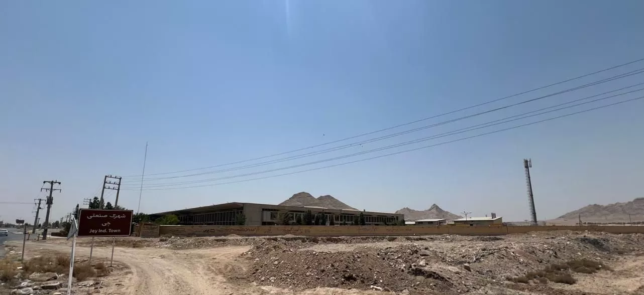 دو نبش 60متر بر اتوبان زمین در ورودی شهرک صنعتی جی