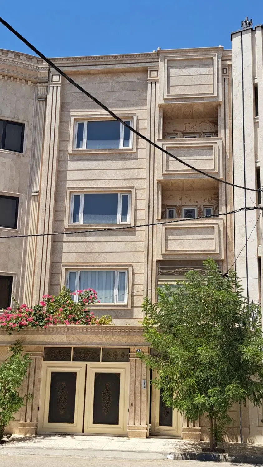 اپارتمان ۳ طبقه رو پیلوت  یکجا