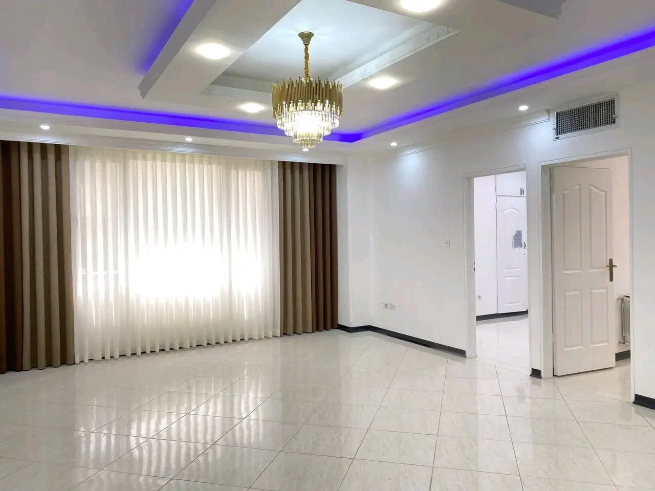 ۸۶ متر خوش‌نقشه و دلباز * پذیرایی بزرگ و نورگیر
