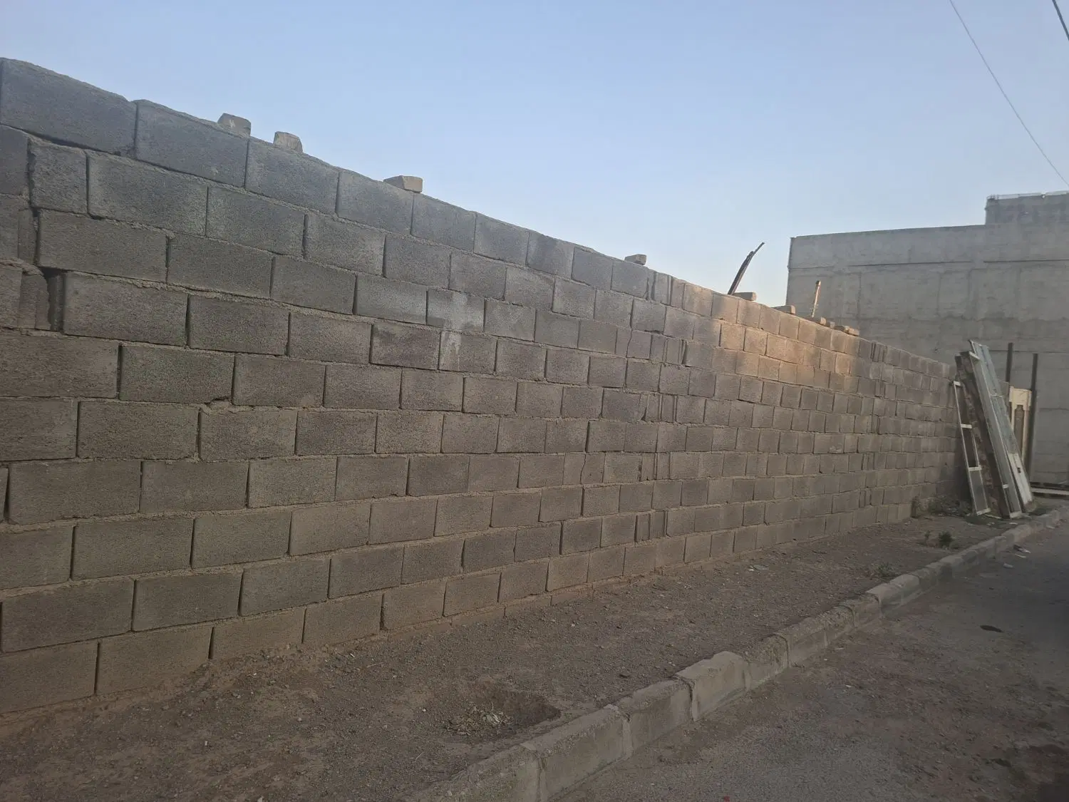 زمین چهار دیواری در مامونیه