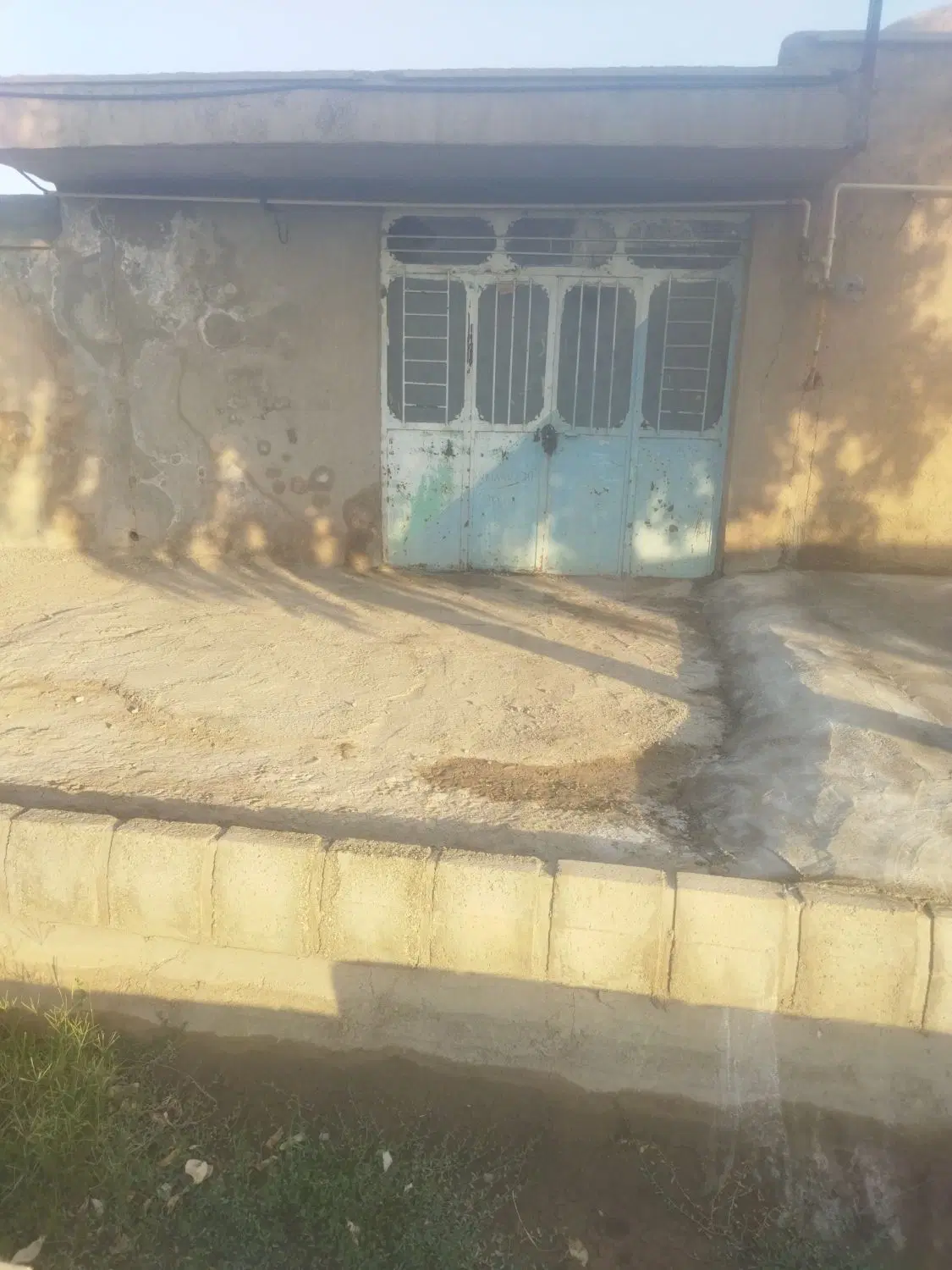 مغازه واقع در  انتحای خیابان میرزا رضا