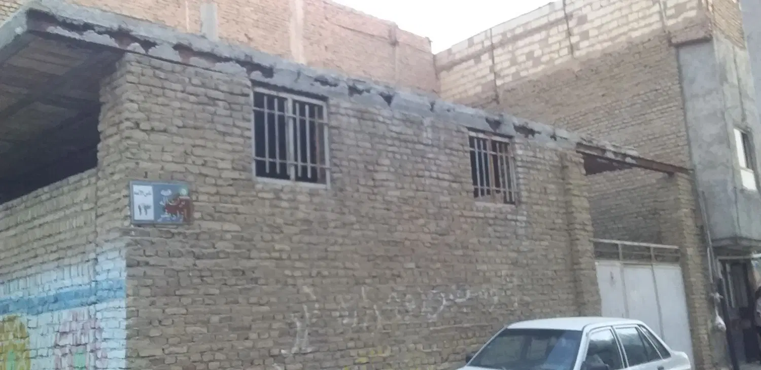 مغازه نیمه ساخت