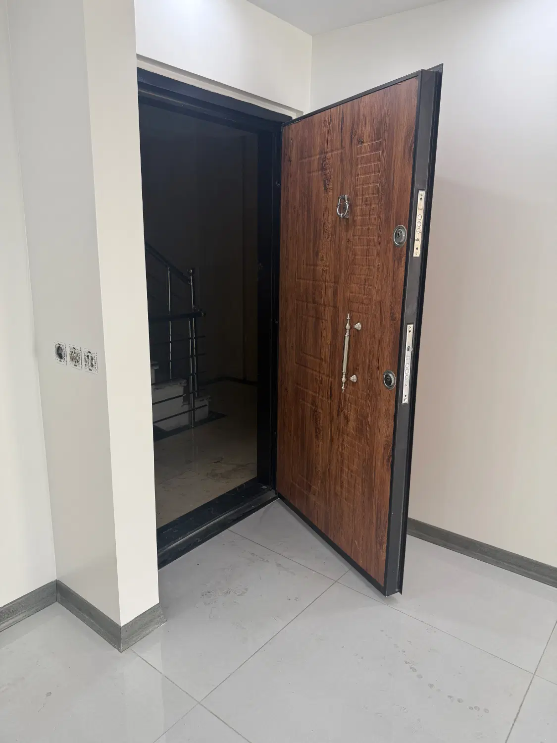 ۶۳ متری فول امکانات پرنور