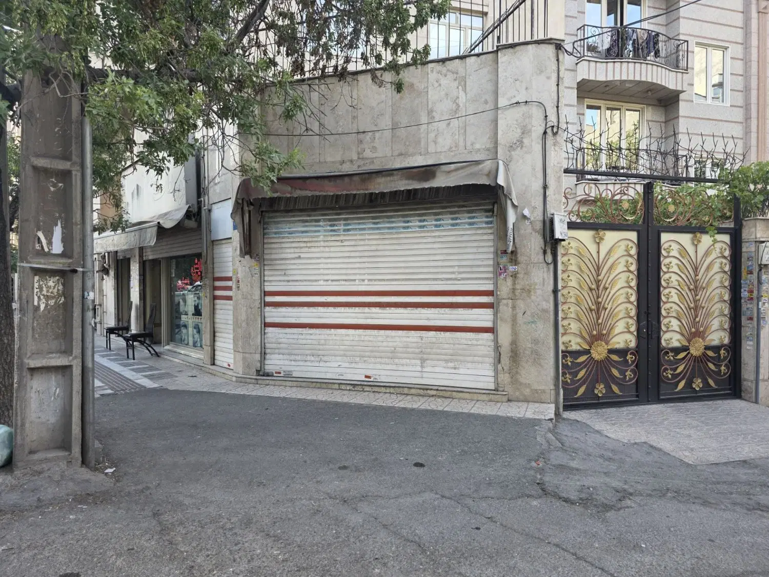 مغازه تجاری ملکیت ۱۳ متری با پارکینگ اختصاصی