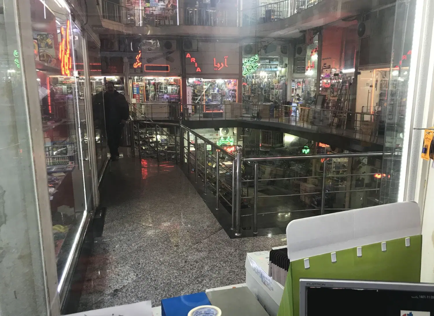 مغازه همکف پاساژ مستقیمی(بازار، جمهوری،راسته کوچه)