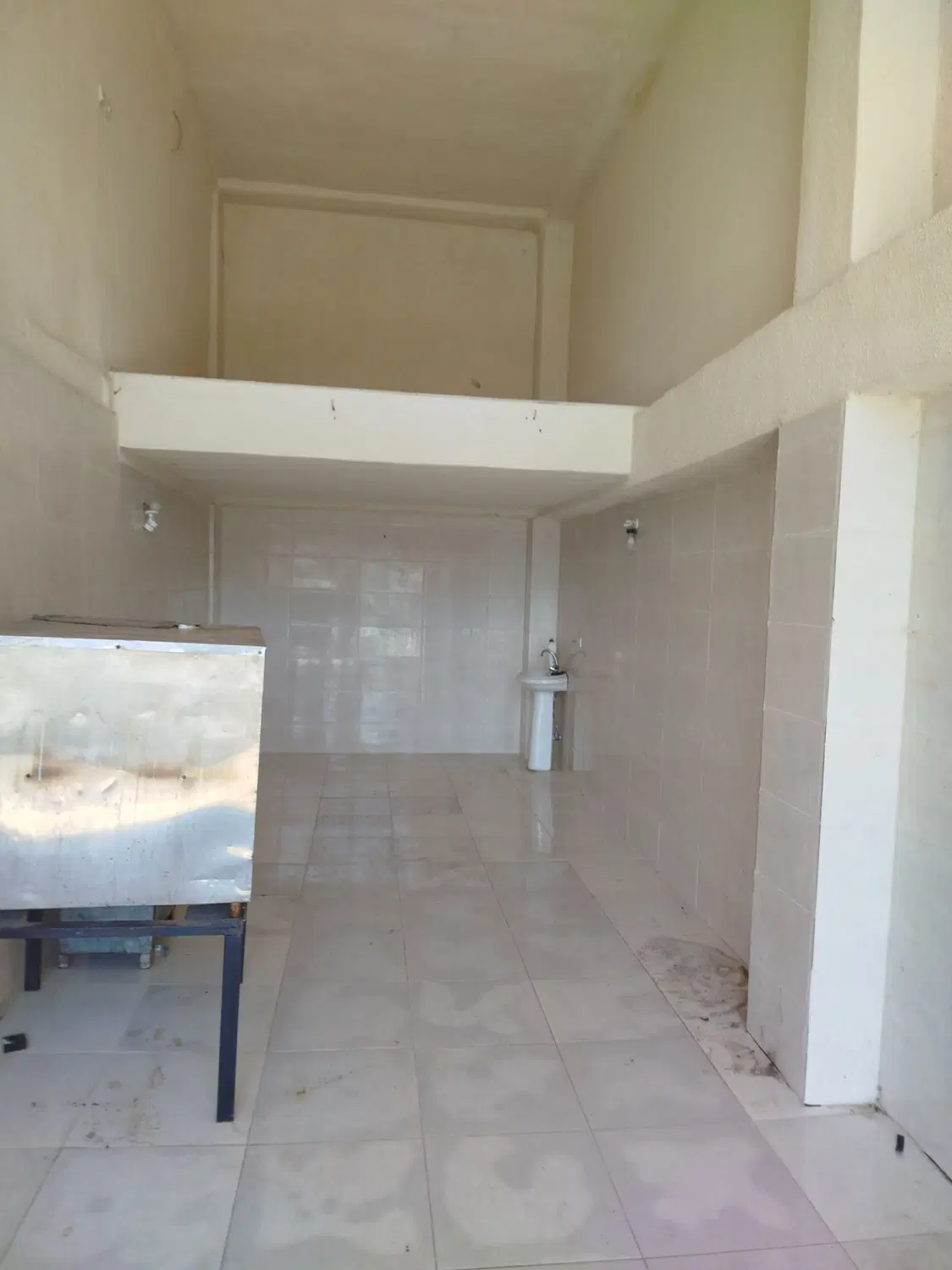 اجاره مغازه ۳۰ متری با بالکن