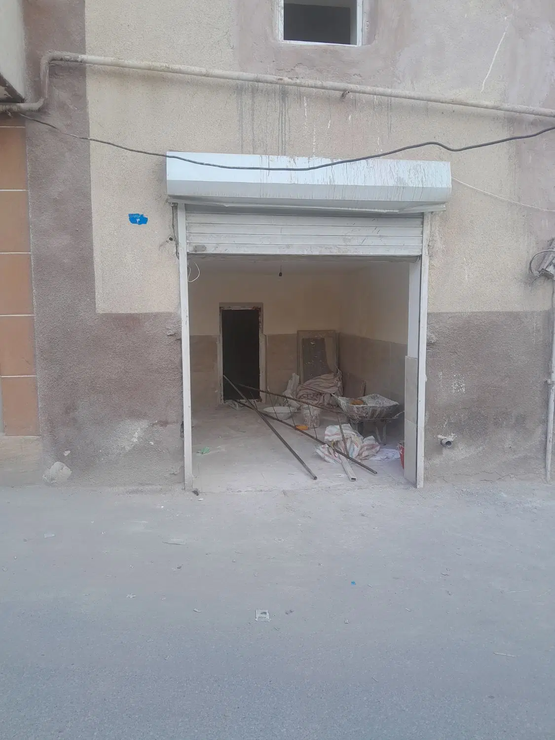 اجاره ۳۰ متر پارکینک با سرویس در لاله