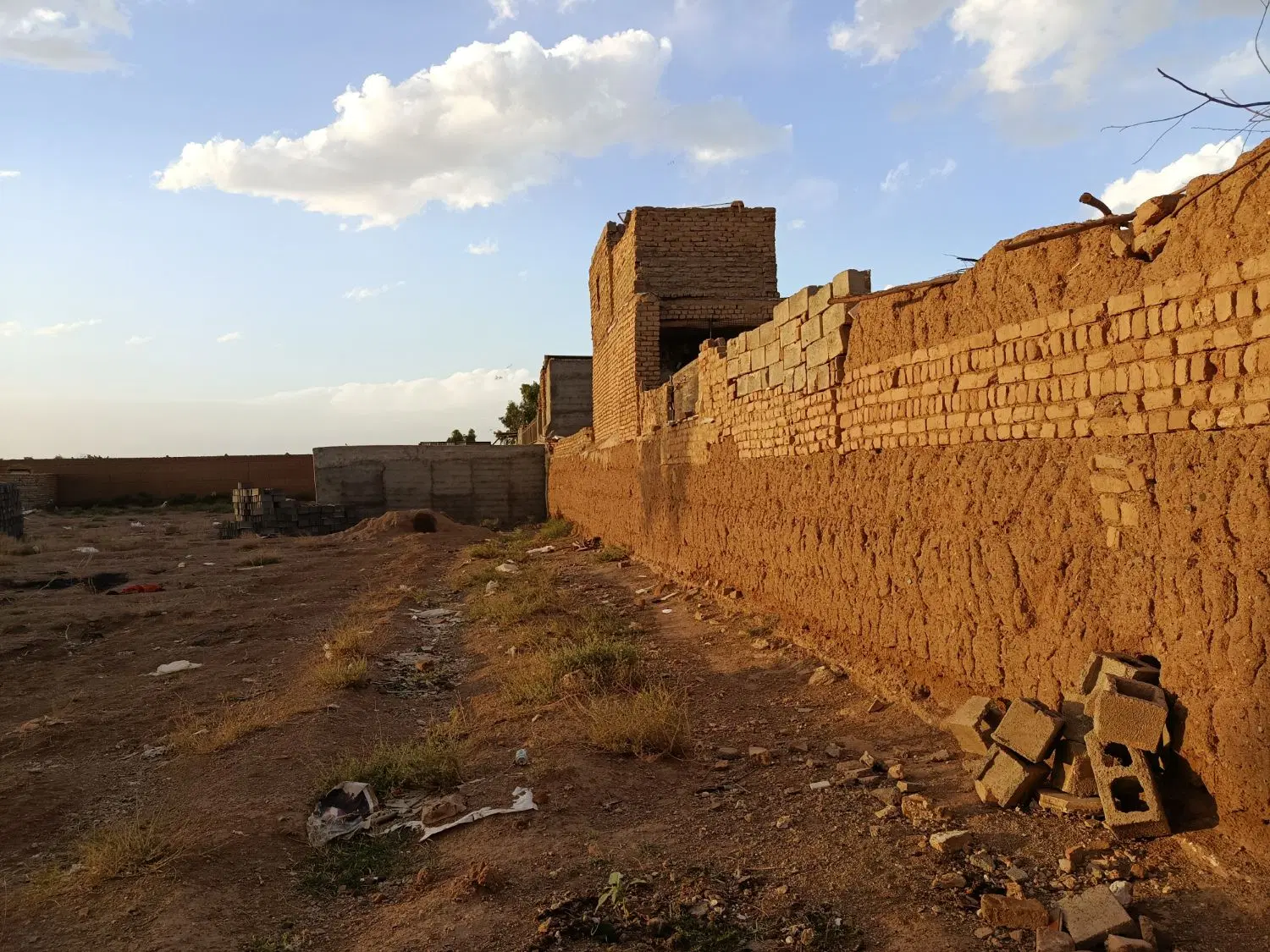 زمین چهار دیواری