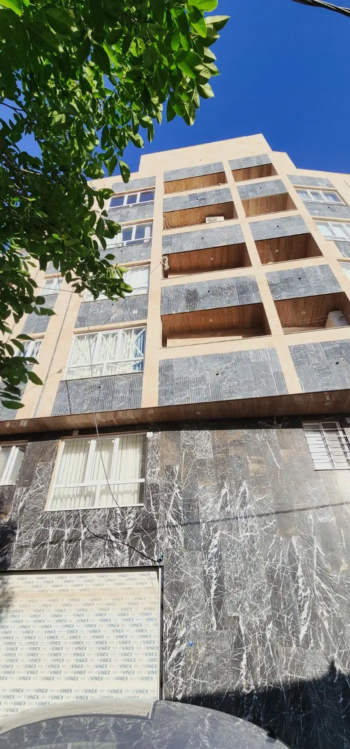 آپارتمان نوساز به شرط سند خادم آباد