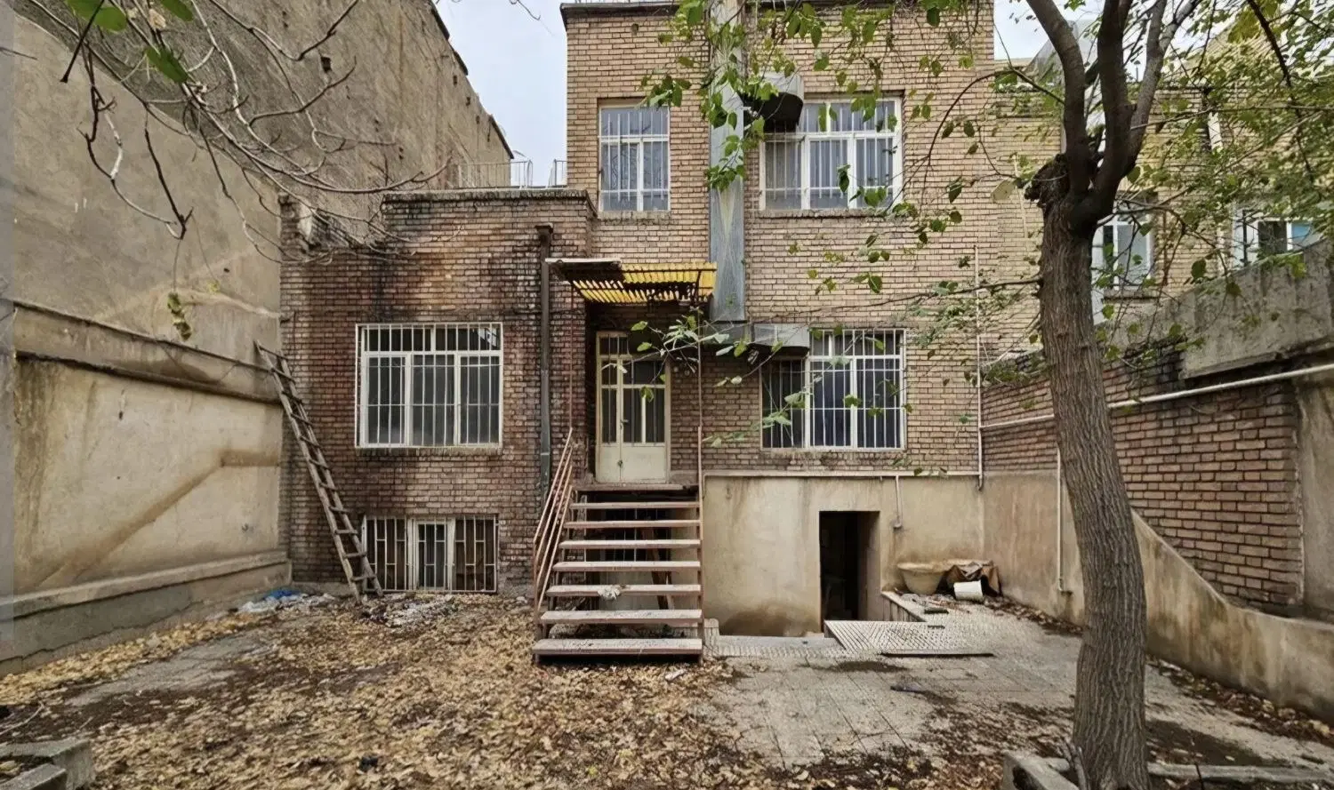 ۲۷۰ متر کلنگی جمهوری پاستور جمالزاده