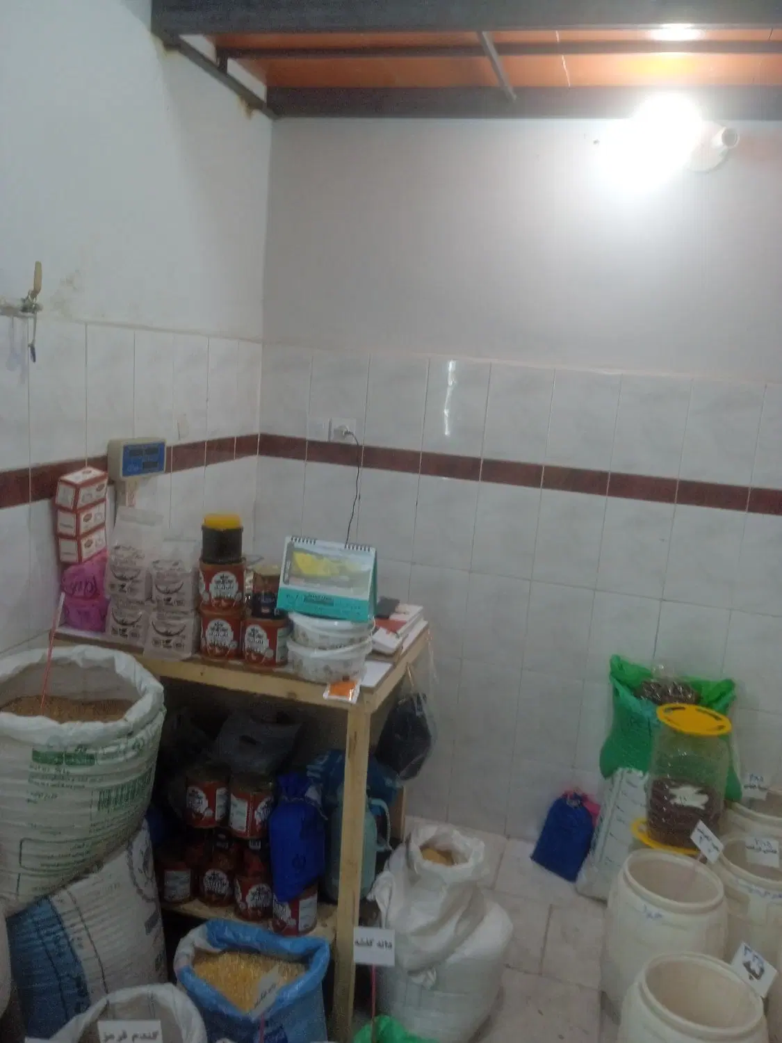 فروش مغازه هشت متری بر چهاراه بصیری فوری