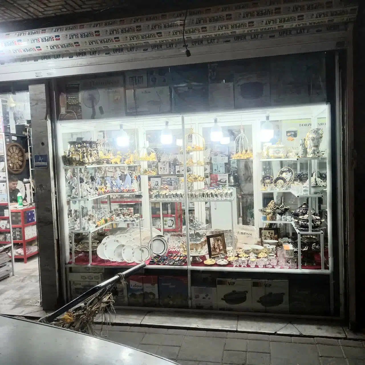 ۲۸ متر مغازه فروشی