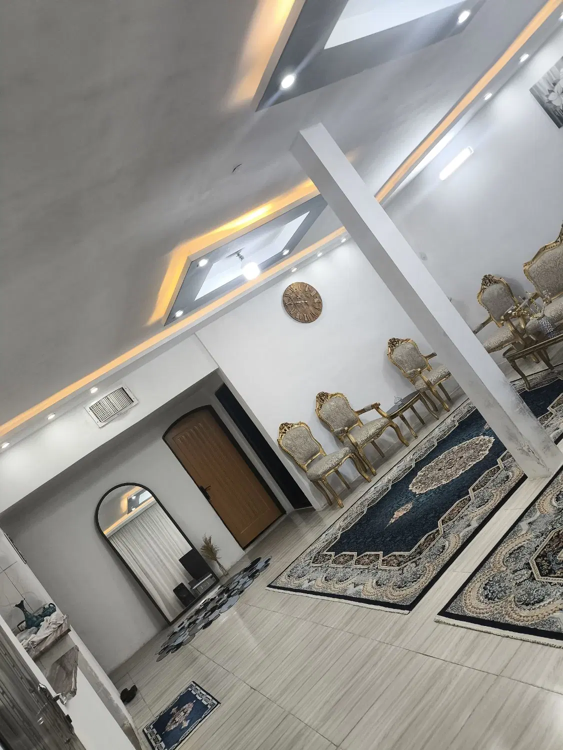 آپارتمان ۱۳۰ متری شهرک باهنر