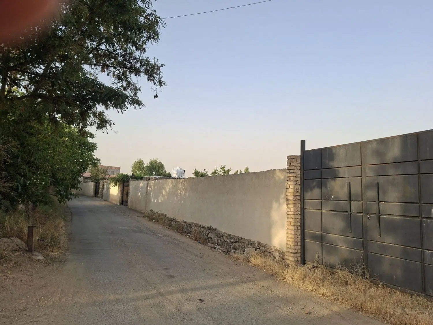 زمین چهاردیواری
