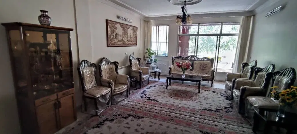 فروش آپارتمان دو طبقه حیاط دار
