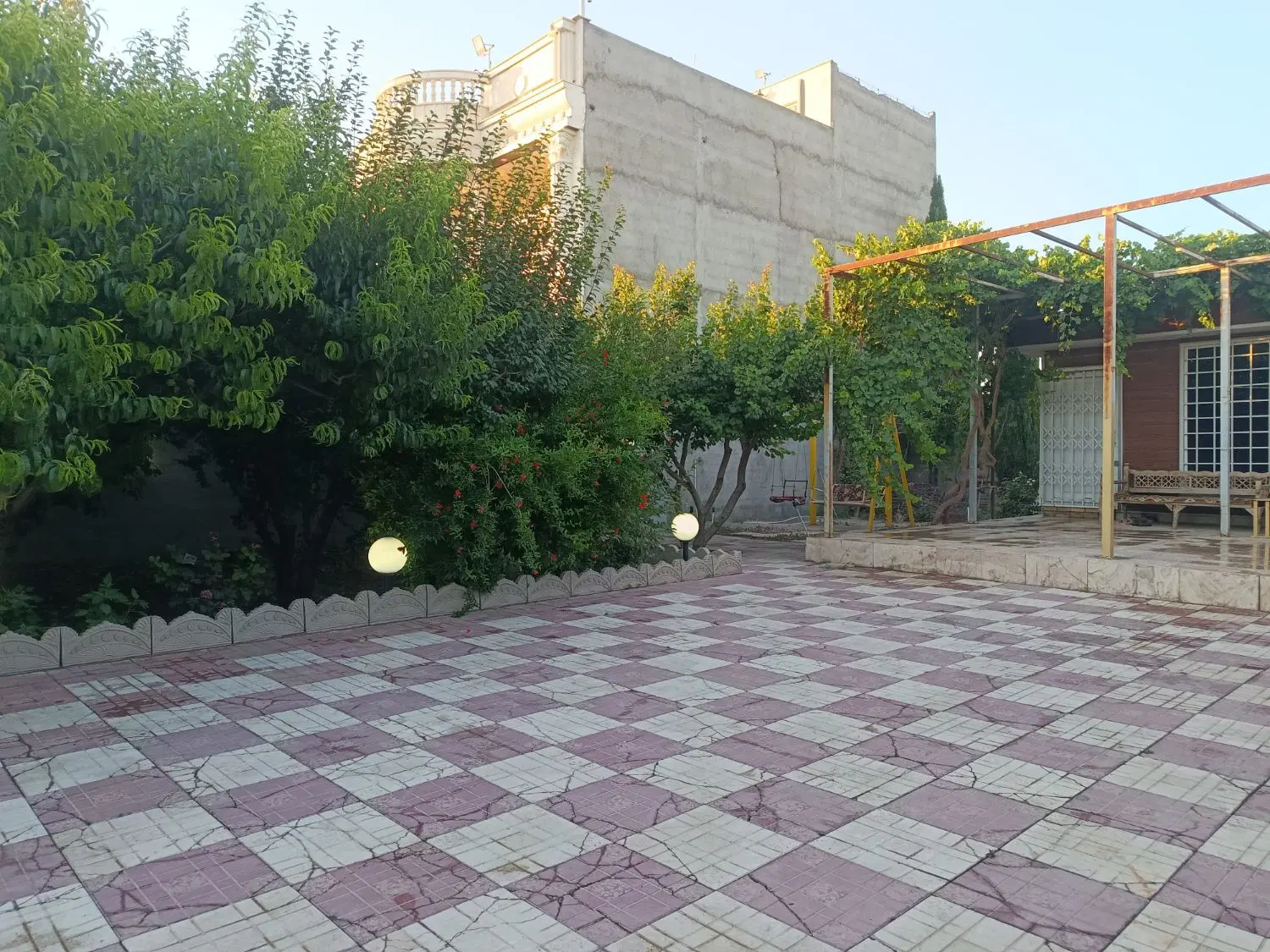۵۴۰ متر باغ ویلا مبله در بهترین لوکیشن