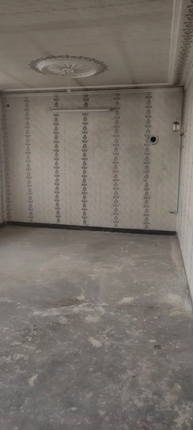یک باب مغازه در خیابان سیمتری ۳۵ متر