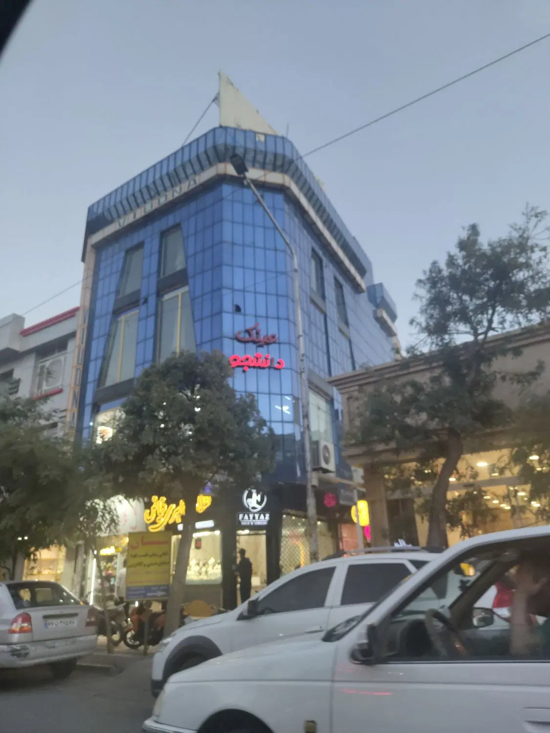 اجاره واحد تجاری ۶۳ متری  پاساژ ویونا
