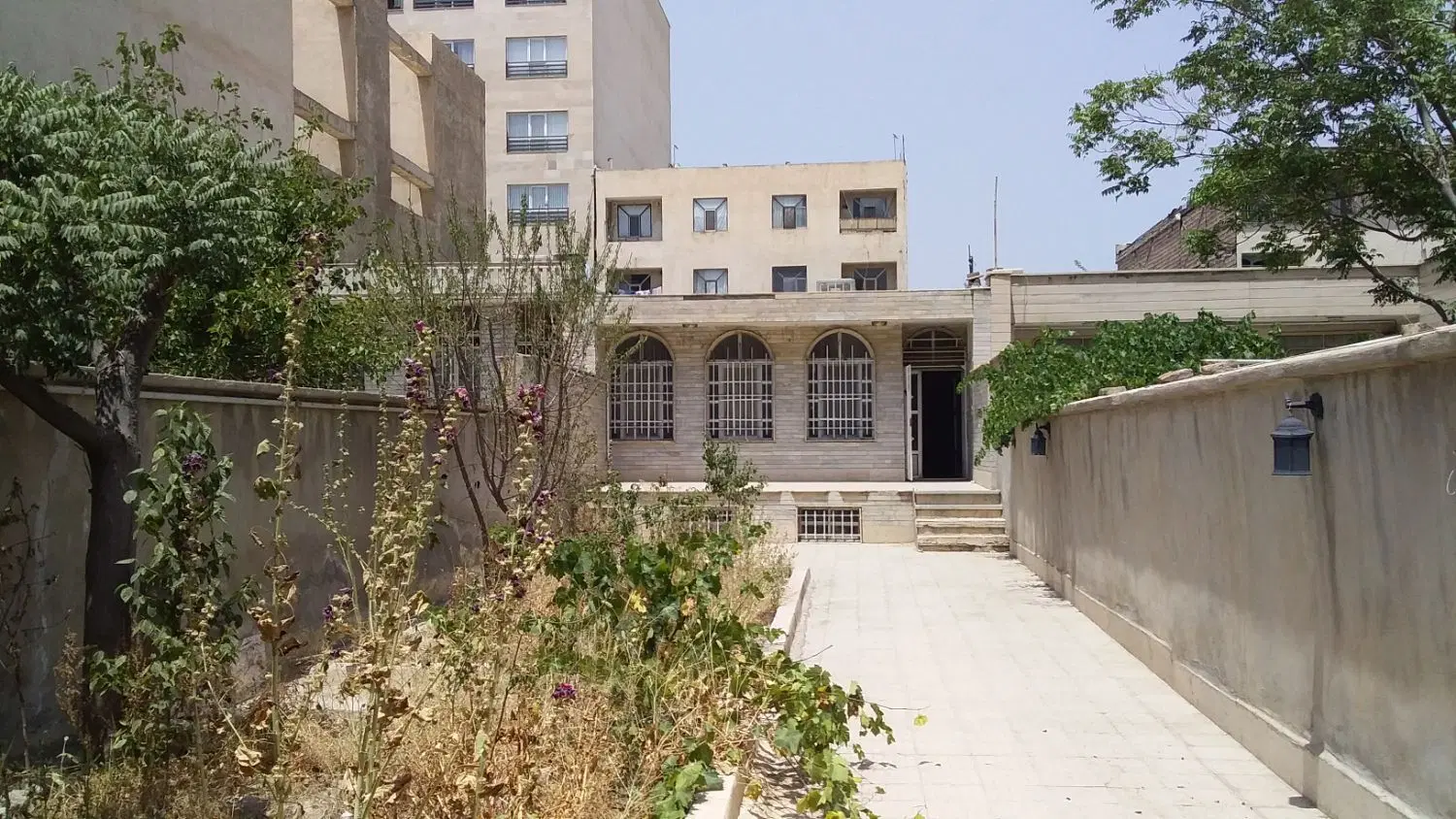 ۳۰۰ متر دربست