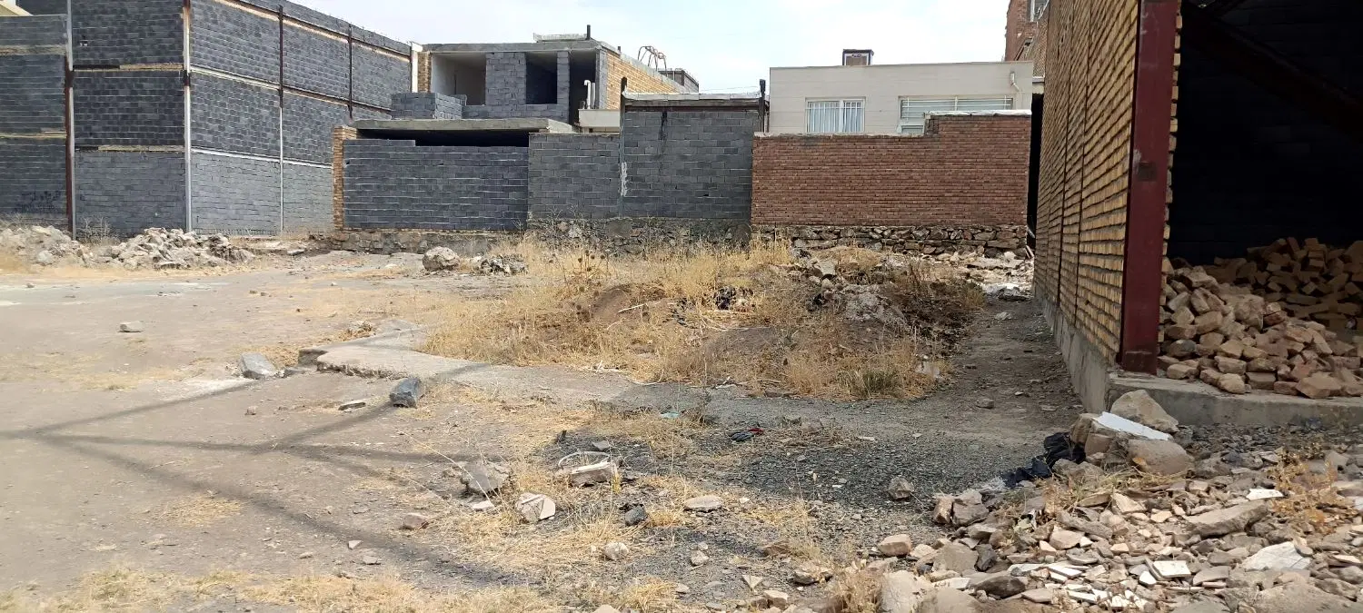 زمین ۱۳۰ متری تجاری مسکونی اول نایسر ( شهرک حافظ )
