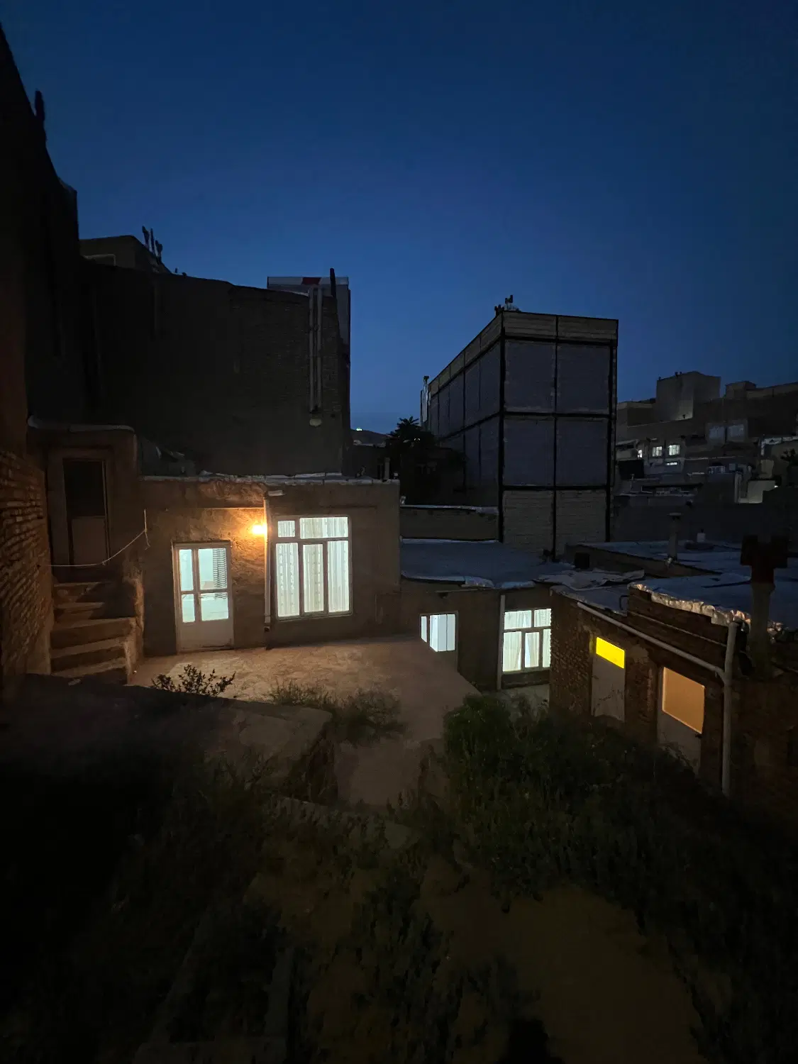 حیاط کلنگی۱۶۲ متری در رمضان
