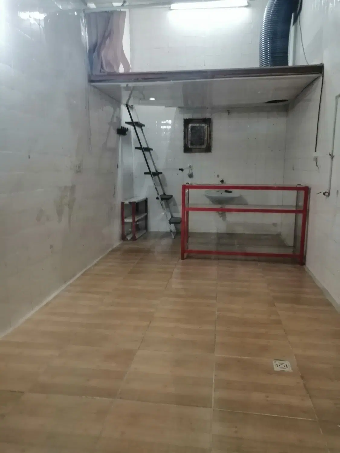 مغازه 20 متری اجاره داده میشود