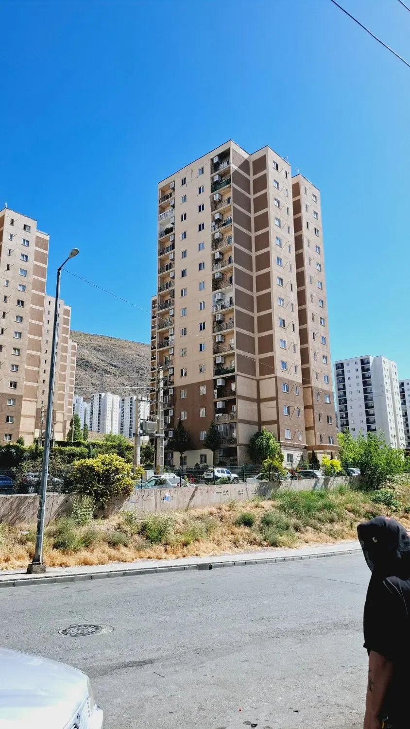 زمین کنار تامین اجتماعی.