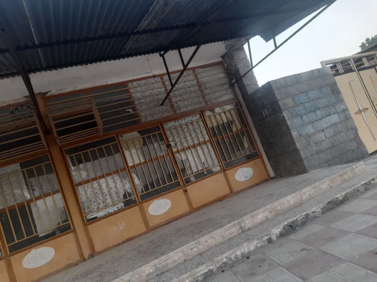 مغازه دو دهنه
