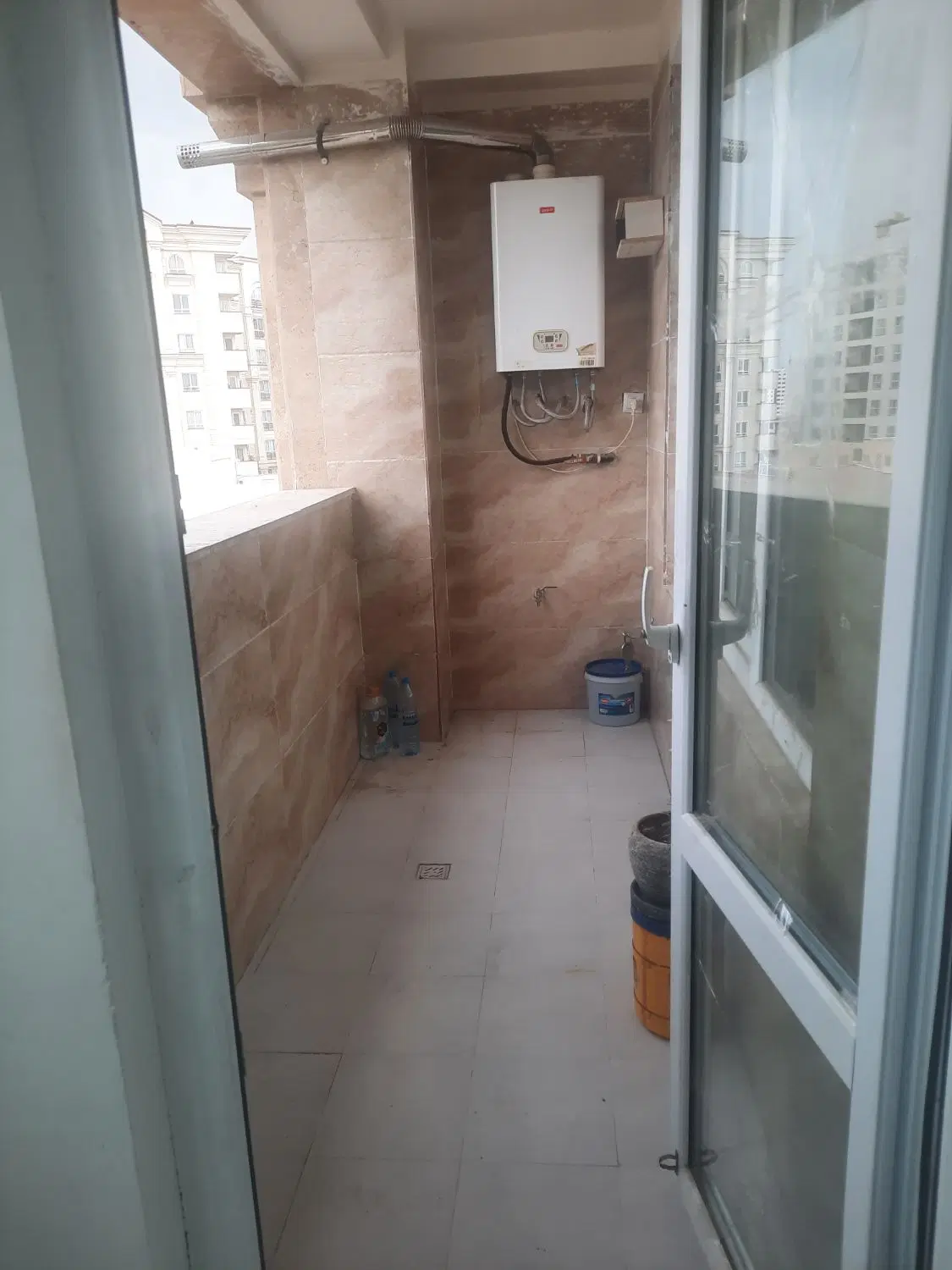 اپارتمان ۱۲۰ متری شاخه اصلی