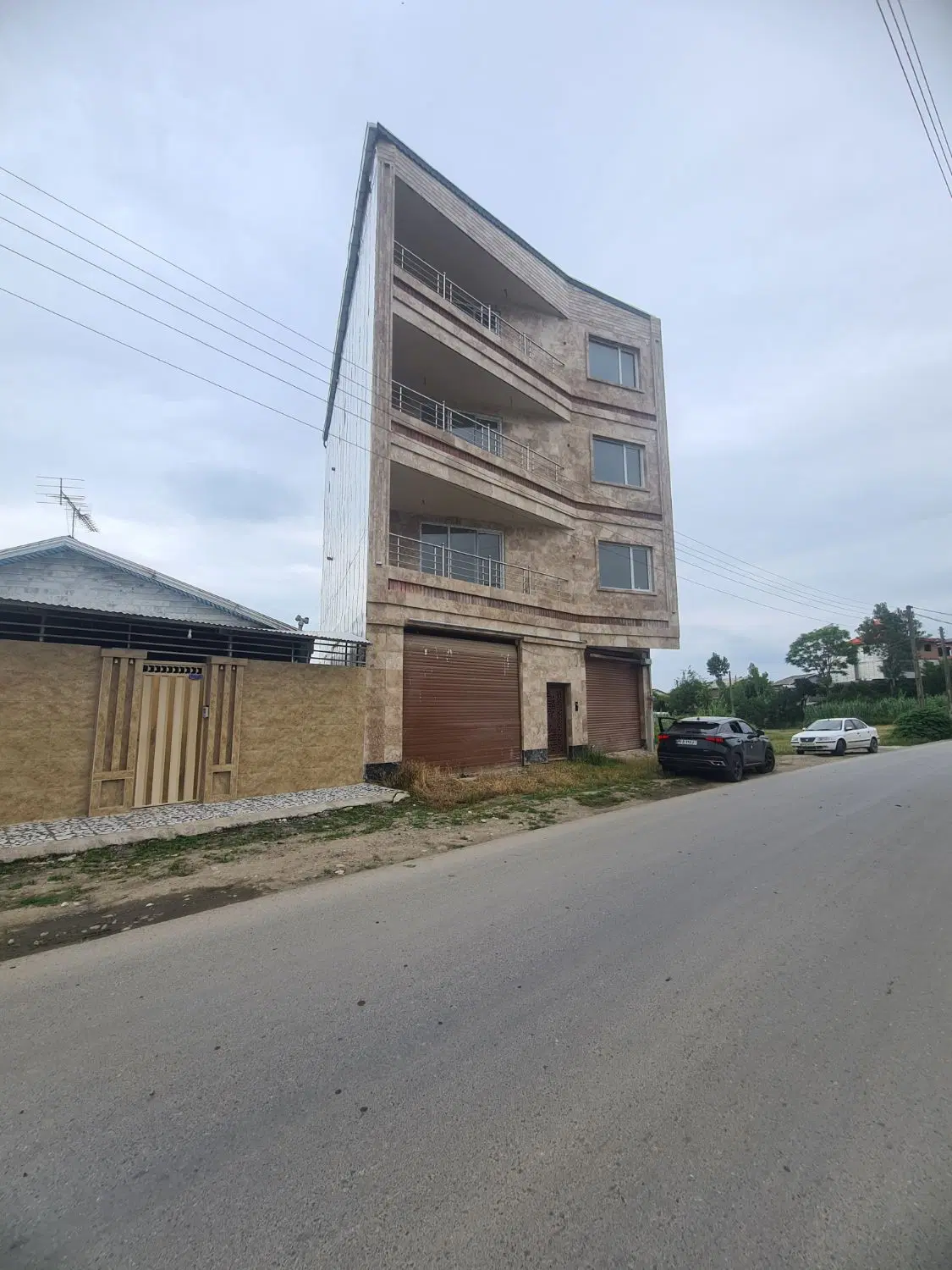 بابل گلیازوارده۱۴۰متراپارتمان تکواحدی نوسازتهاتر