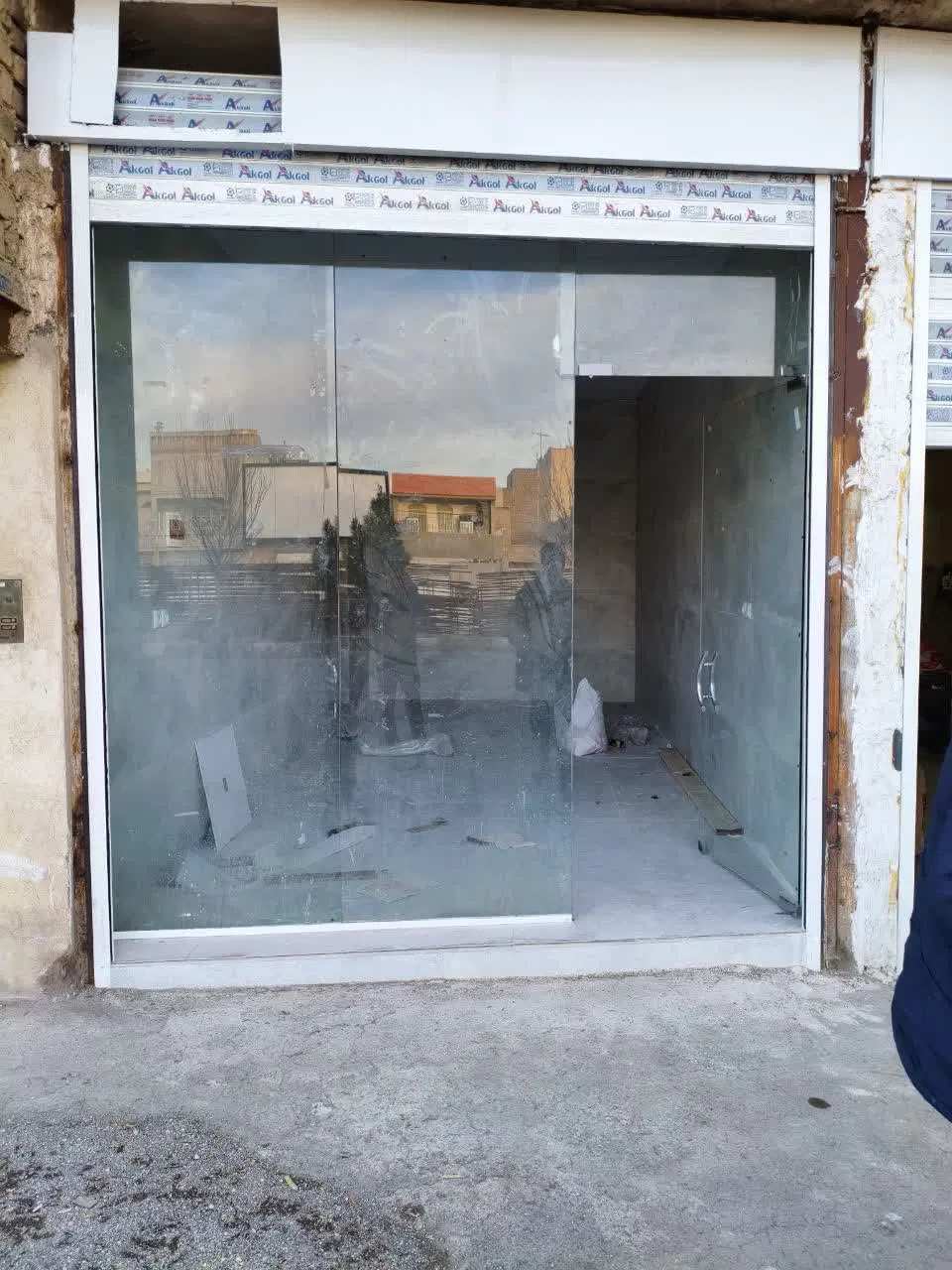مغازه بیست متری واقع در خیابان رسالت ،انبار