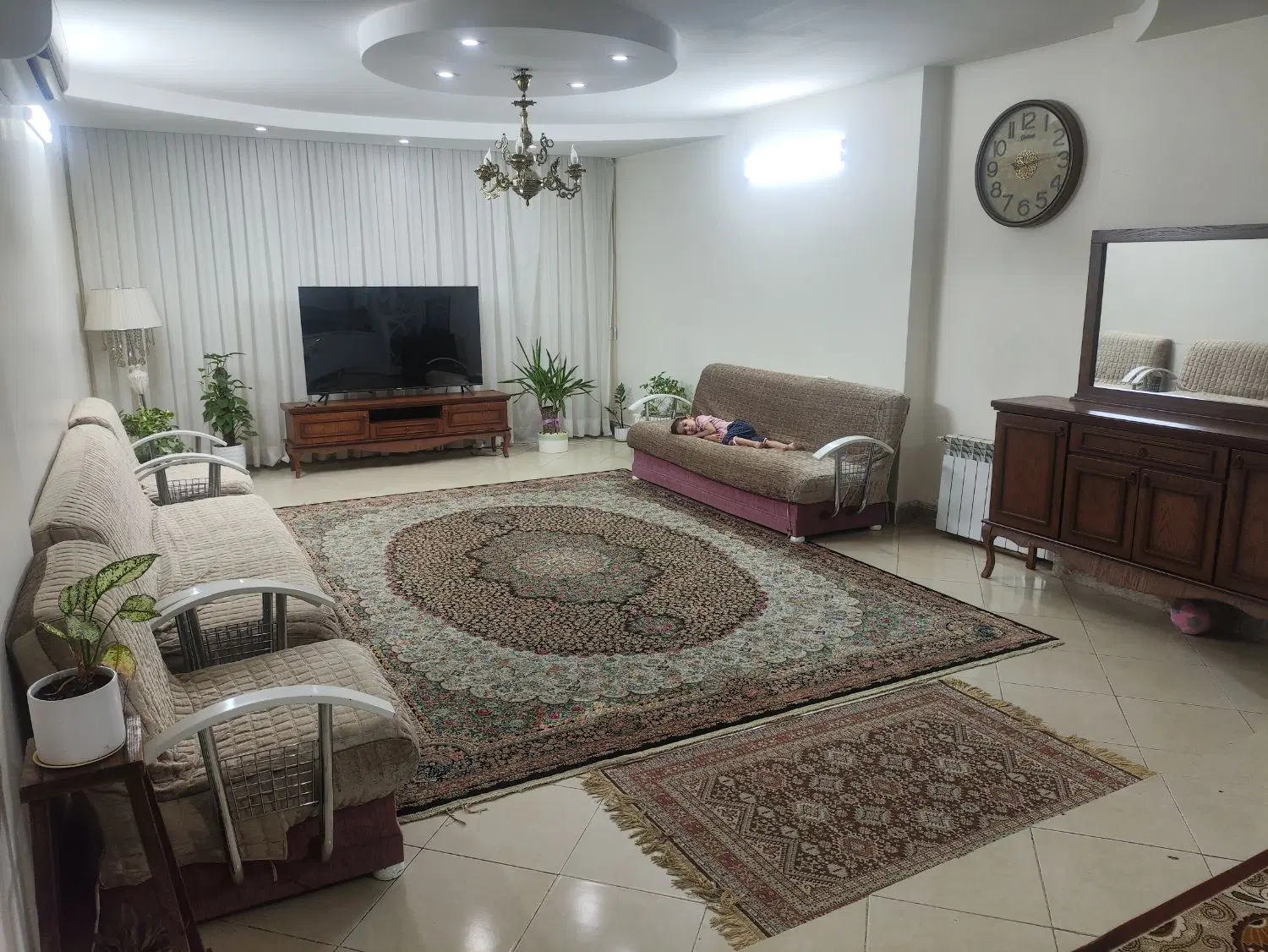 90متری،همکف نورگیر،دوخواب