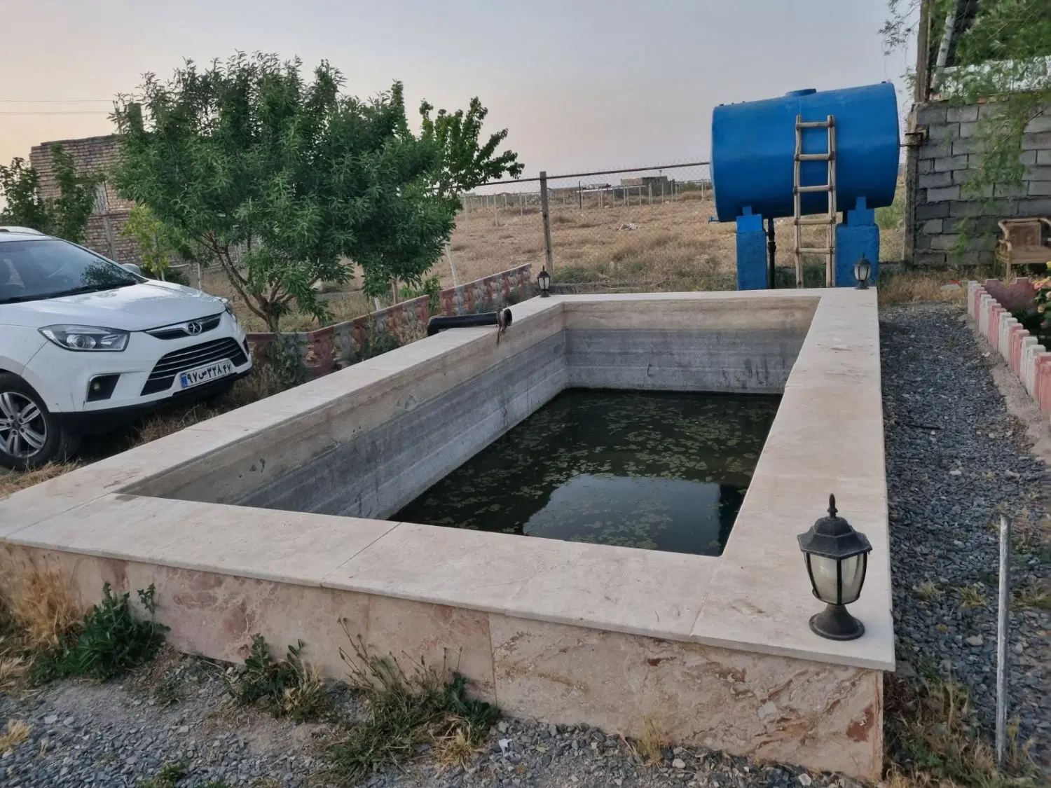باغ به متراژ 1100متر درخت 4ساله سند دار