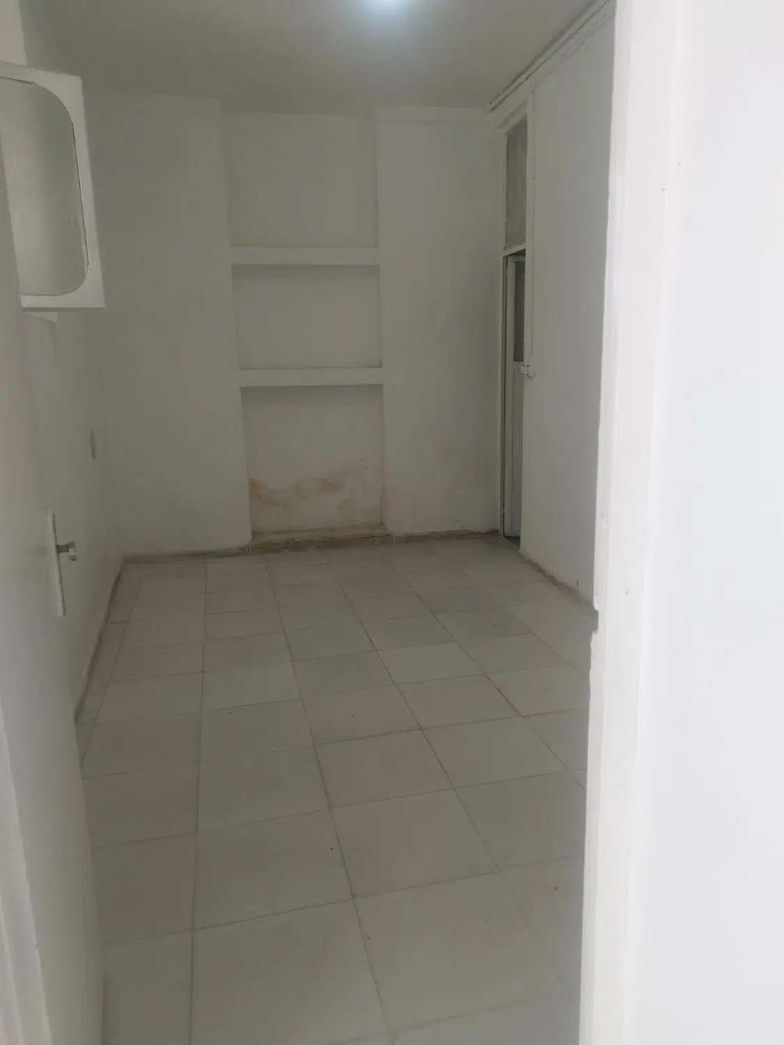یک اتاق سه درچهار و یک اتاق دودردو همکف