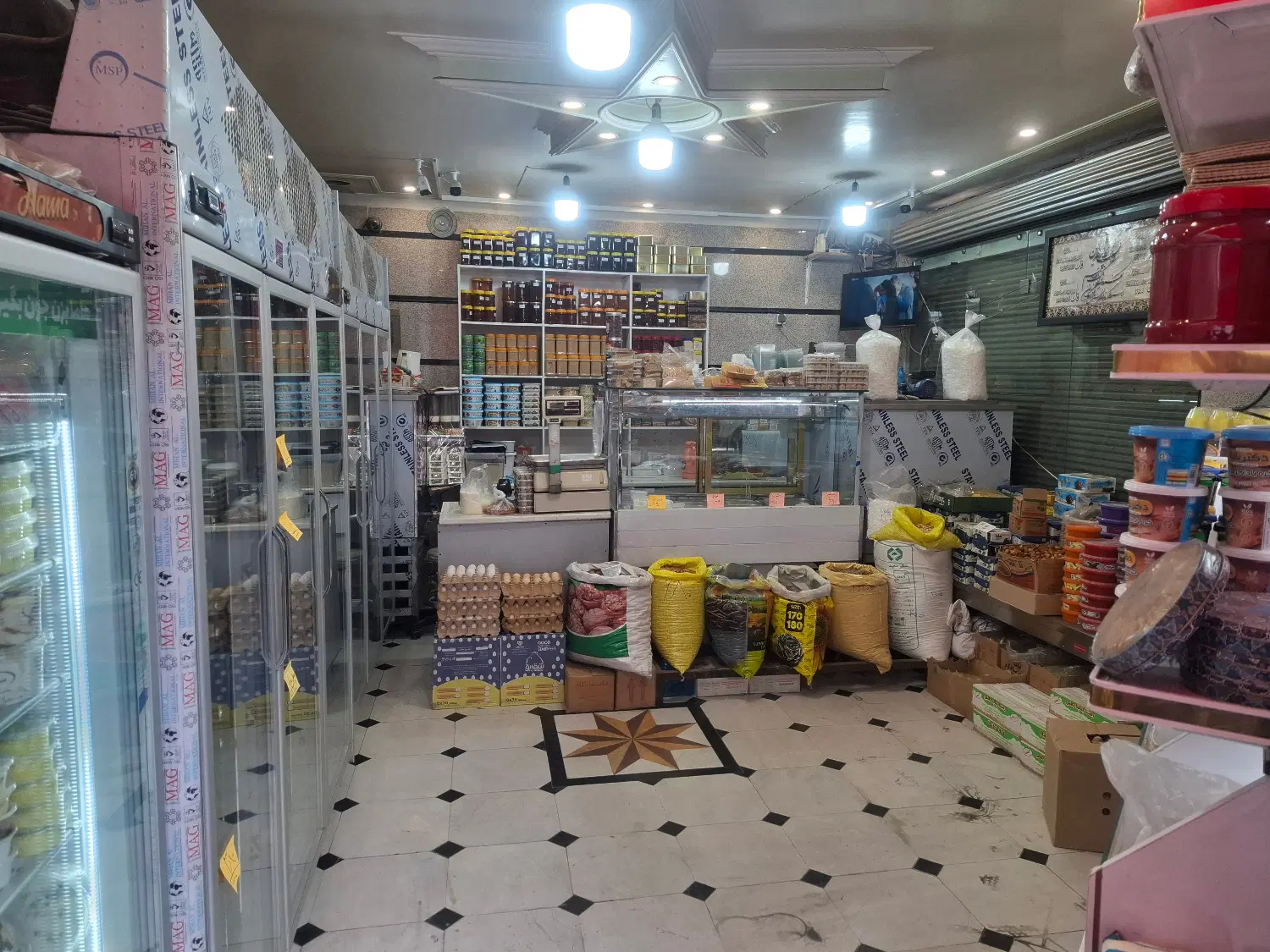 30 متر فروش مغازه بر خیابان با ملکیت کامل