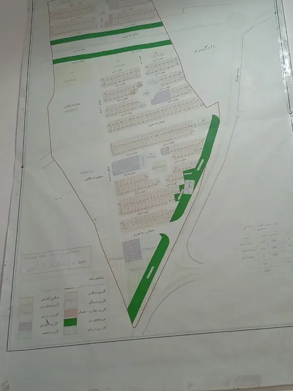 زمین در میدان نماز