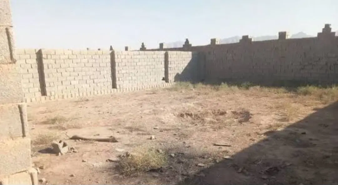 زمین اکرمیه