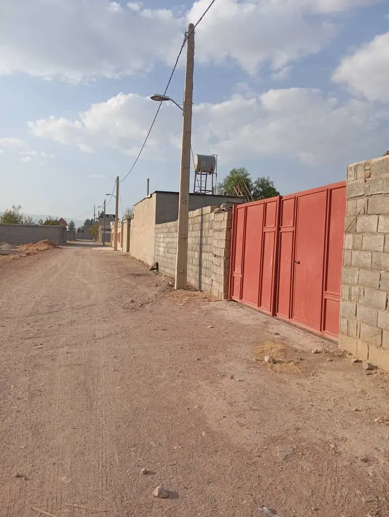 باغ شهری ۱۰۰۰ متری با دیوار ودرب واب