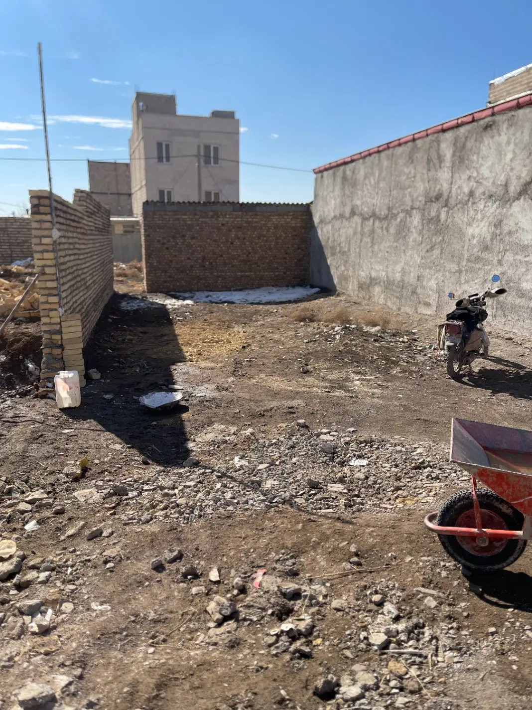 زمین ۱۳۰ متری حصار خروان
