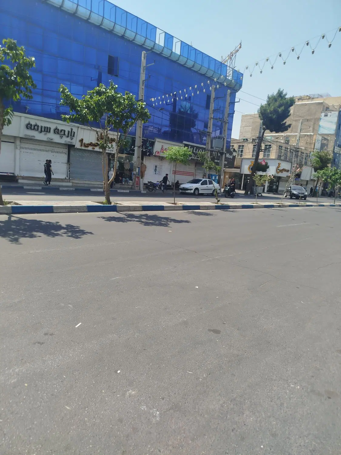 مغازه‌ای ۱۰۰ متری با موقعیتی کاربردی