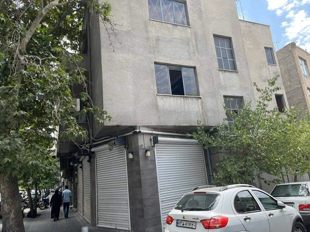 ساختمان تجاری - اداری یکجا بر اصلی