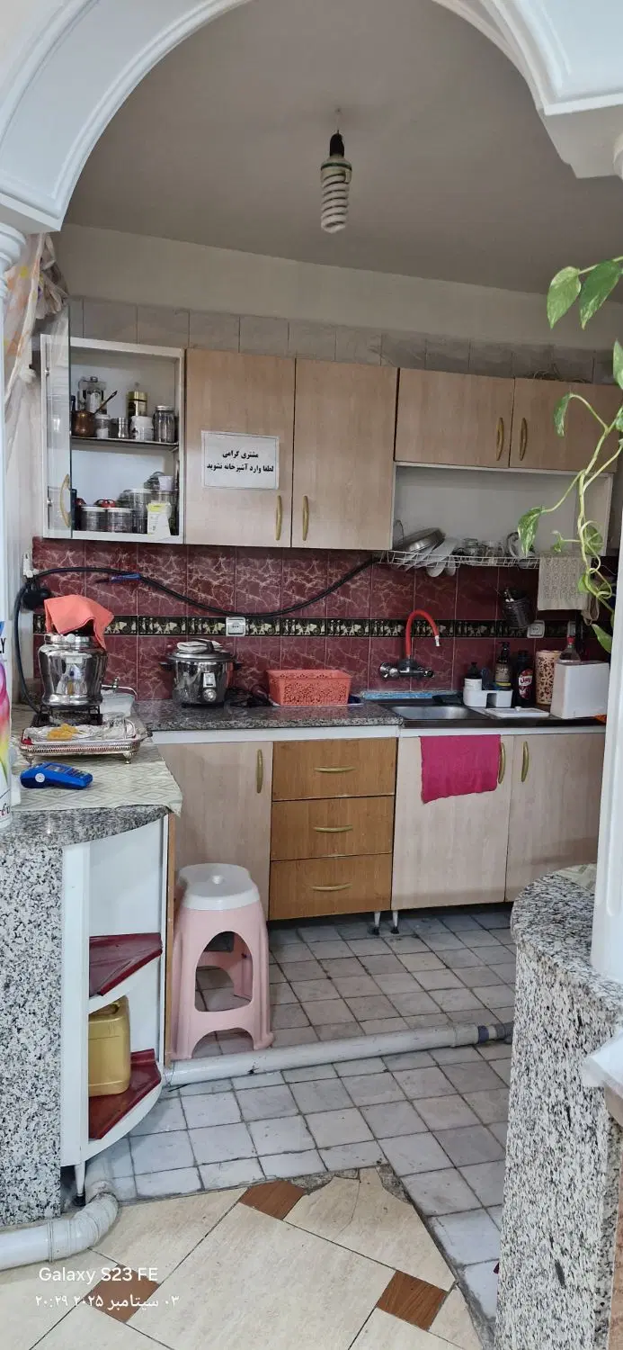 70 متر سالن آرایشگاه زنانه برخیابان فرزانه