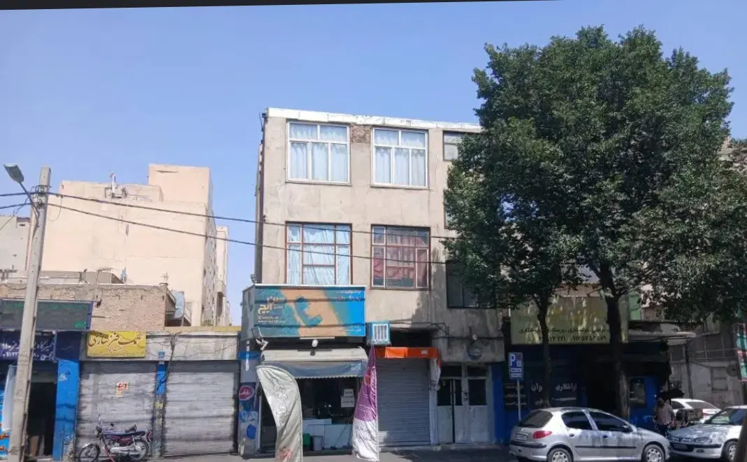 مغازه خوش قیمت و پر مشتریی
