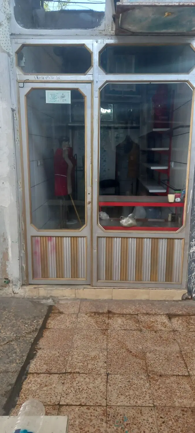 یک‌باب‌مغازه پاساژ‌طالقانی‌اولین‌مغازه‌س‌چپ